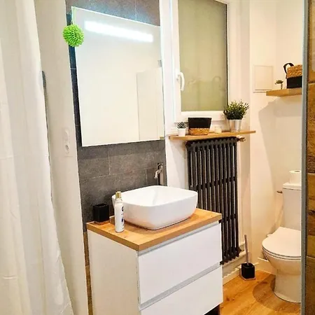 Charming T2 Equipped 1min Walk To Beaches Apartamento Tolón